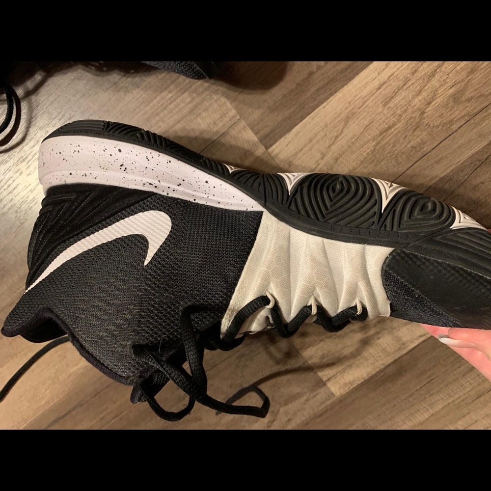 Basketball Shoes- - Picture 3 of 5